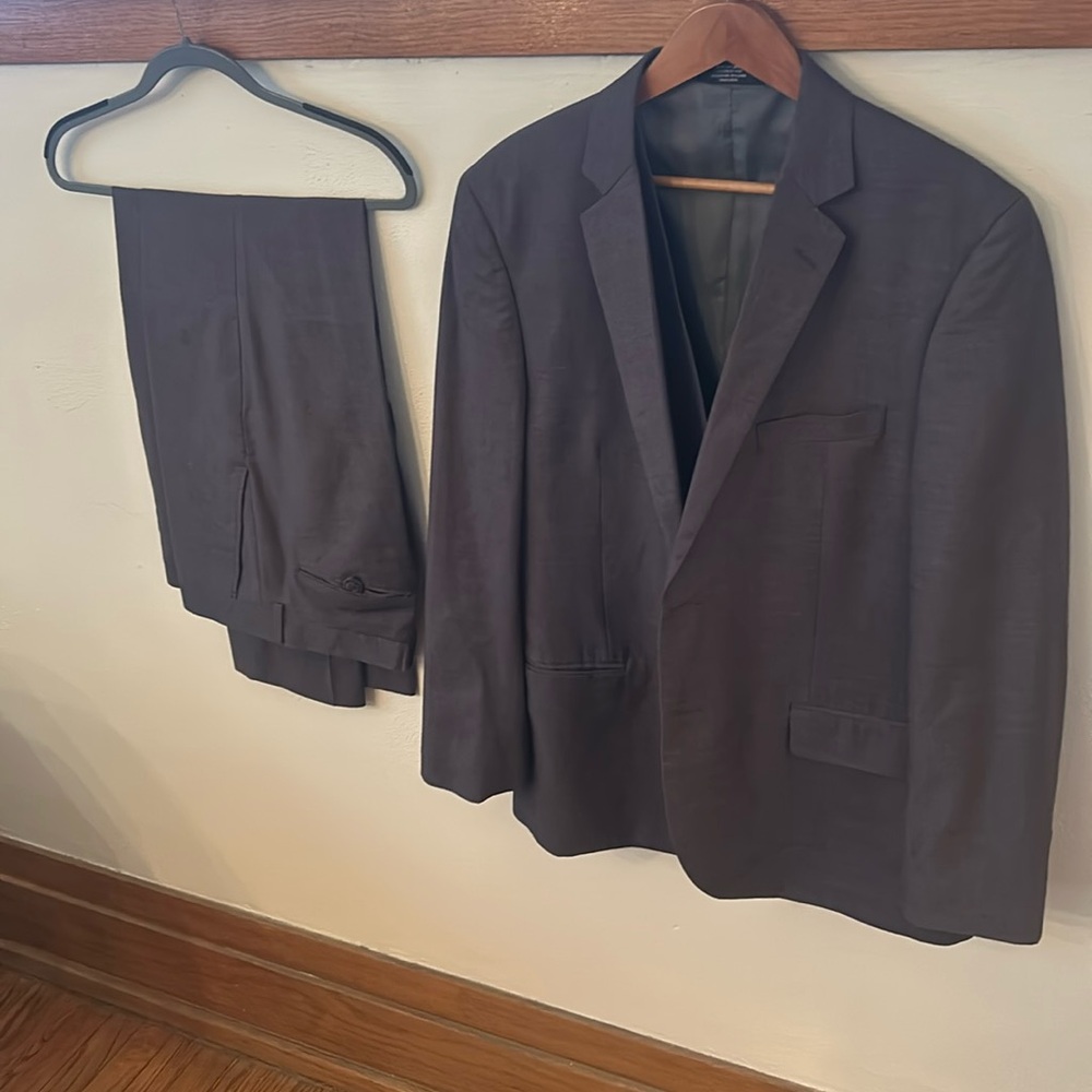 Pronto Uomo Italian Men’s 3-Piece Suit
Size 42R